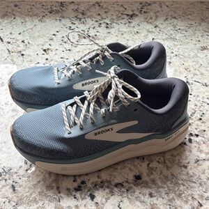 Ghost 2 max Brooks running shoes